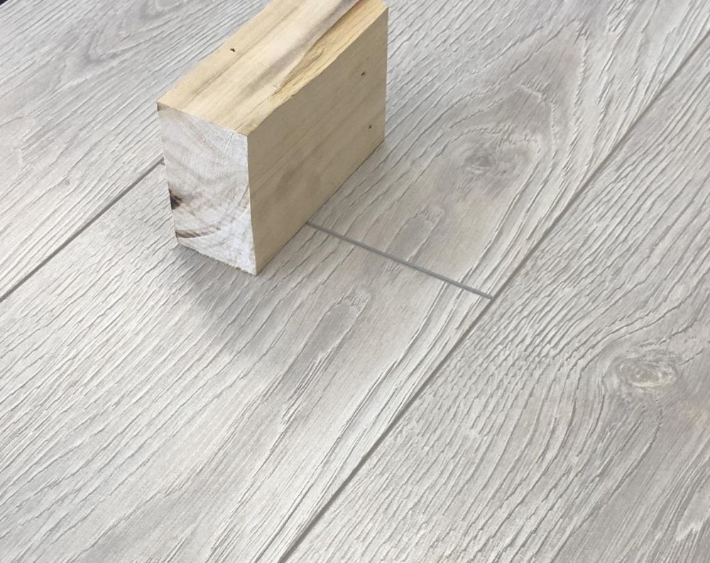 Ламинат "SunFloor" 8/32 4V Дуб Лайн 37 (1380*193*8 мм) — купить в Бийске