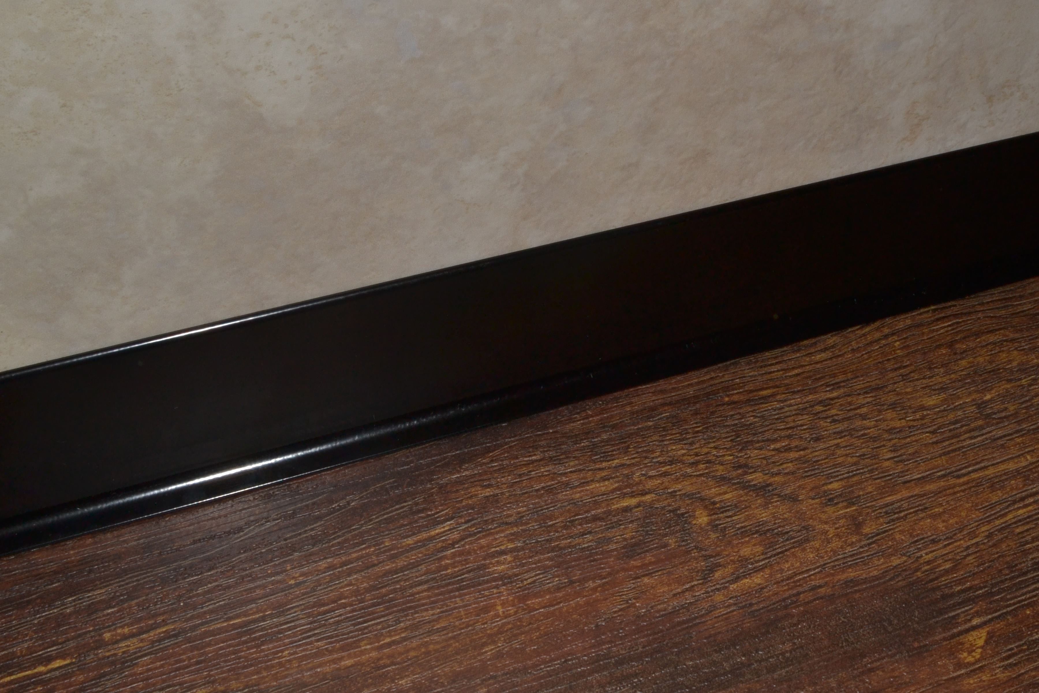 Плинтус алюминиевый L-образный черный (2500*11*60 мм) — купить в Бийске