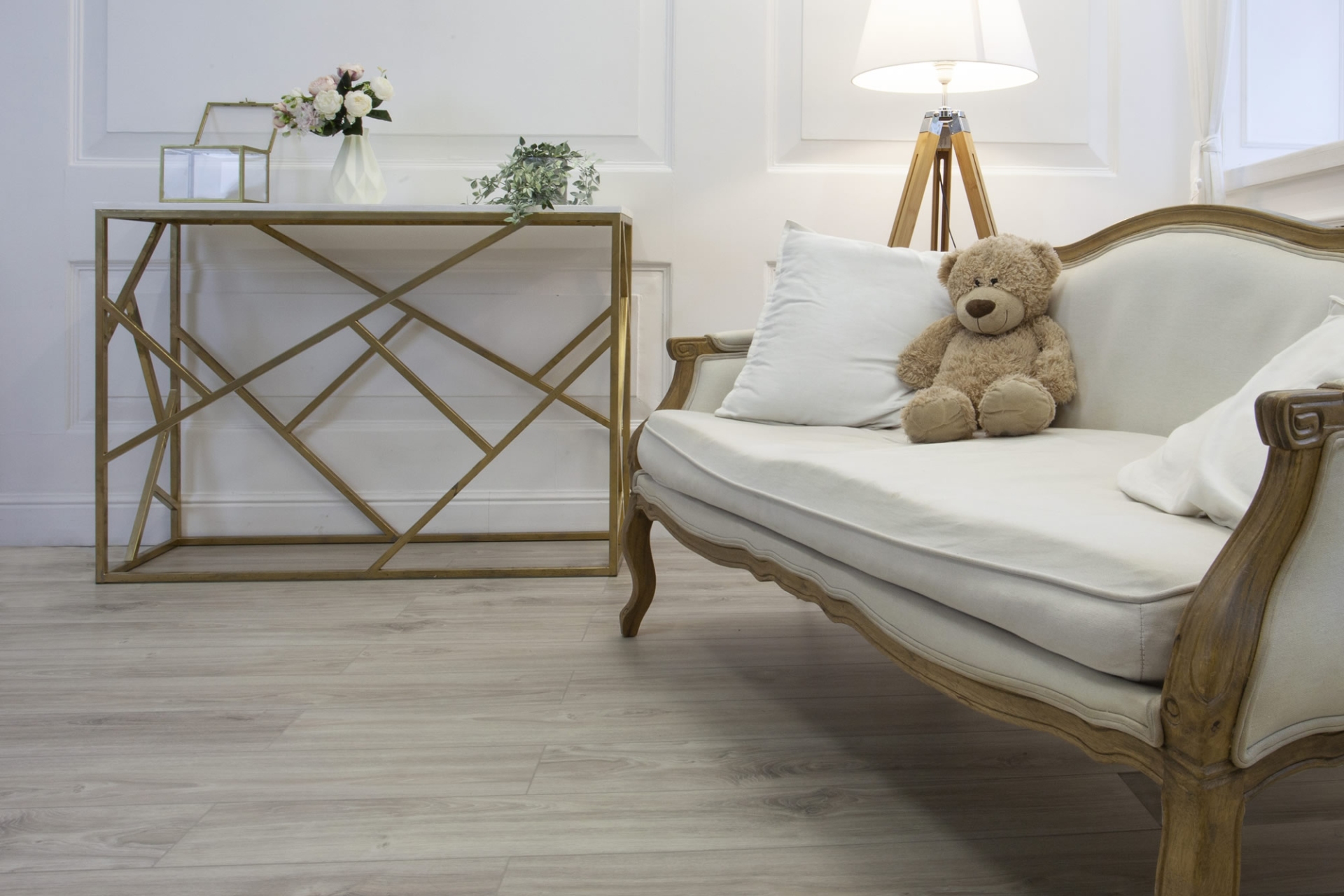 Усовершенствованная кварц-виниловая плитка «Damy Floor» Дуб Белый (1227*187*2,5 мм) — купить в Бийске